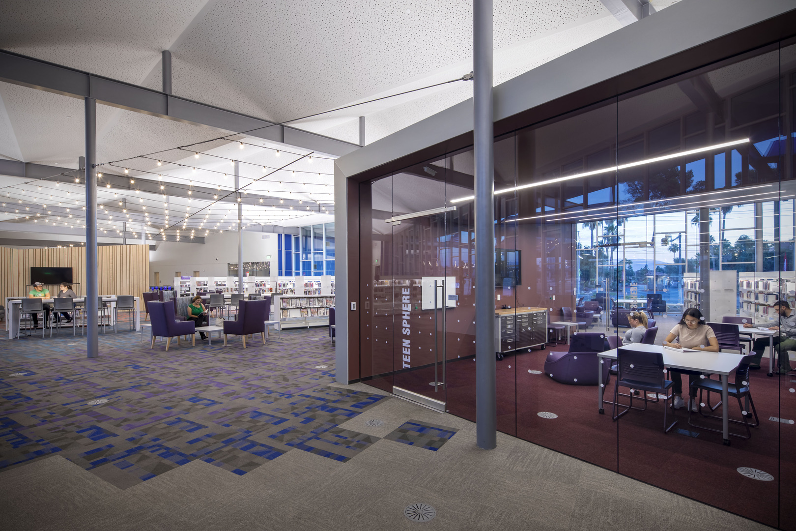 Open commercial office built over a raised access floor system